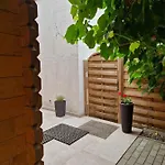 Akacjowy Kacik Caloroczny Ogrzewany 別荘